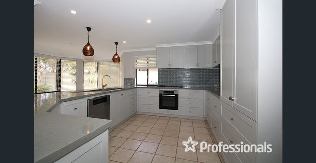 Elegant Double-Storey Home in Prestigious Pelican Point! - Photo 1