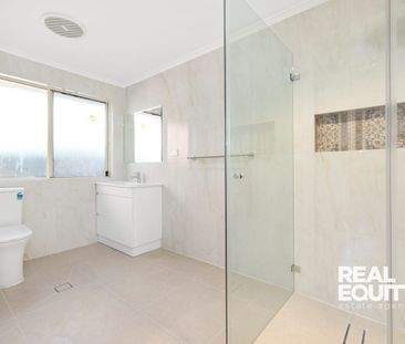Neat & Tidy 3 - 4 Bedroom Home - Convenient Location - Photo 6