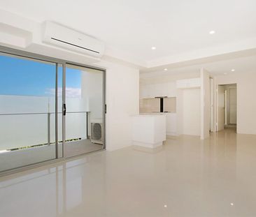 Modern Third Floor Apartment - Photo 3