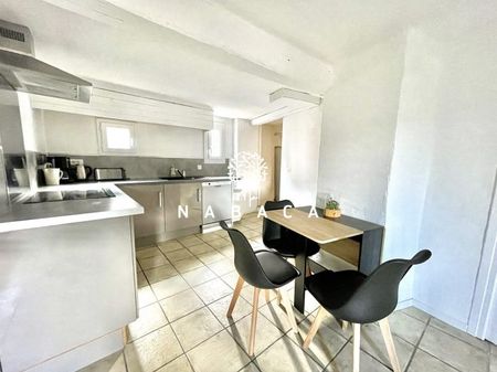 APPARTEMENT À LOUER - SEILLANS - Photo 2