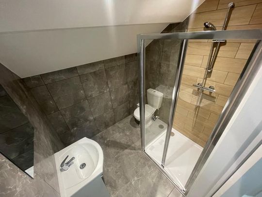 5 bedroom end of terrace house to rent - Photo 1