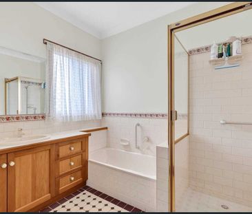 Spacious Family Home In Waurn Ponds - Photo 3