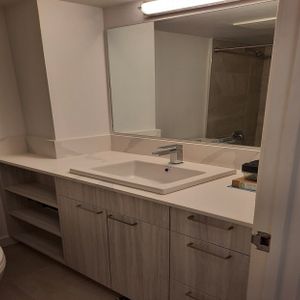 Laurentian Towers - Photo 2