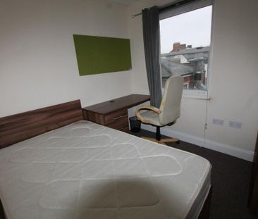 4 bedroom flat to rent - Photo 6