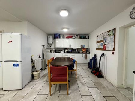 1 bedroom in a house share to rent - Photo 4