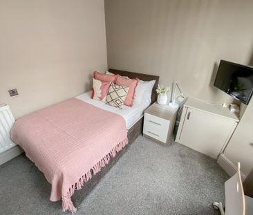 6 bedroom terraced house to rent - Photo 2