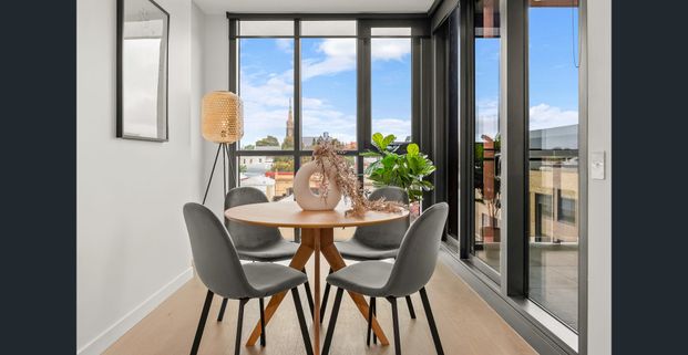 AUSTRALIAN LUXURY THAT FEELS LIKE HOME – IN THE HEART OF RICHMOND! - Photo 1