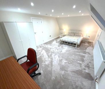 1 bedroom in a house share to rent - Photo 4