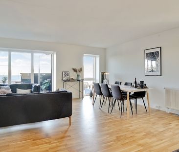 Stor 4-værelses lejlighed med med altan og plads til hele familien - Photo 3