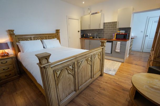 Studio Flat, Frederick St, B1 - Photo 1