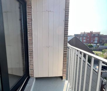 APPARTEMENT MET 2 SLAAPKAMERS, TERRAS EN GARAGEBOX VLAKBIJ CENTRUM - Photo 4