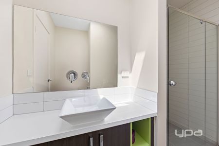 LUXURY LIVING IN PRIME LOCATION - Photo 5