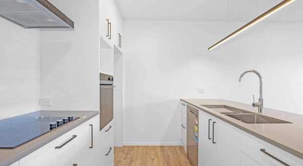 Three Bedroom Beauty! - Photo 1