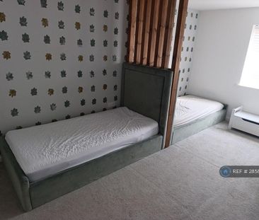 4 bedroom detached house to rent - Photo 2