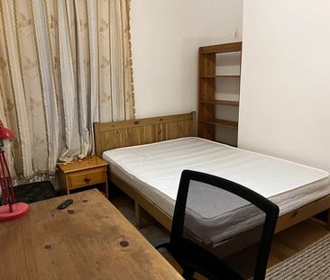 Room in a Shared House, Polygon Avenue, M13 - Photo 3