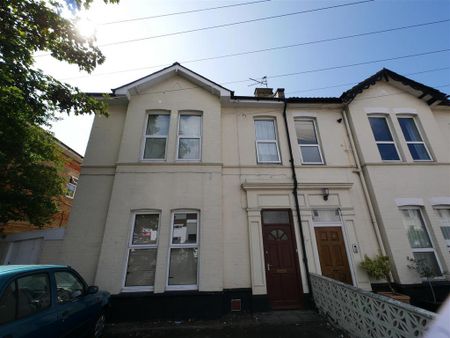 1 bedroom in a house share to rent - Photo 5