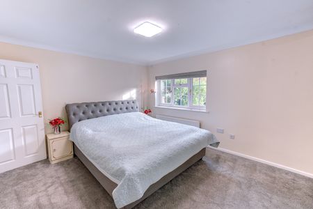 3 bed detached bungalow to rent in Twatling Road, Birmingham, B45 - Photo 3