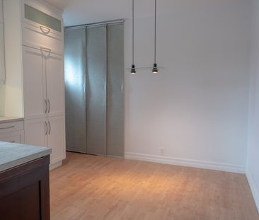 6 ½ (4 CHAMBRES) - À QUELQUES MINUTES DE MARCHE DU MÉTRO DU COLLÈGE... - Photo 4