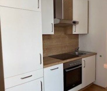 Charmante, lichtdurchflutete Wohnung in zentraler Lage: 2 Zimmer, d... - Photo 3