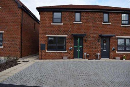 Market Garden Close, Ramsgate, CT12 - Photo 2