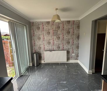 2 bedroom house to rent James Holt Avenue, L32 - Photo 2