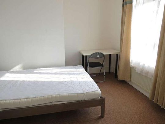 Bedroom Detached House In Winton, BH9 - Photo 1