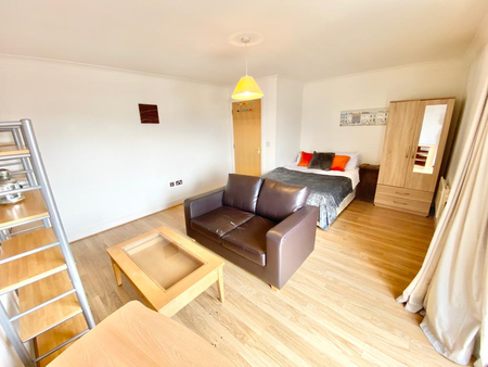 4 bedroom flat to rent - Photo 2