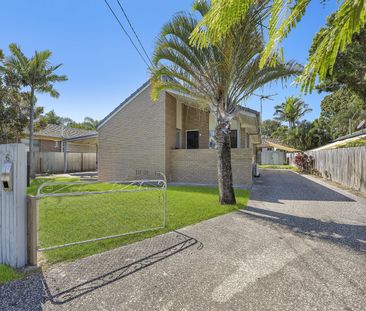 6 Wallace Street, Redcliffe QLD 4020 - House For Rent | Domain - Photo 4