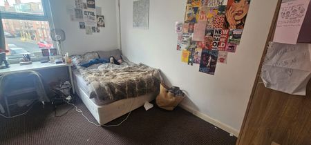 5 Bed - 37 Harold Avenue, Hyde Park, Leeds - LS6 1JR - Student - Photo 5