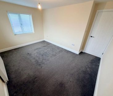 3 bedroom end of terrace house to rent - Photo 4