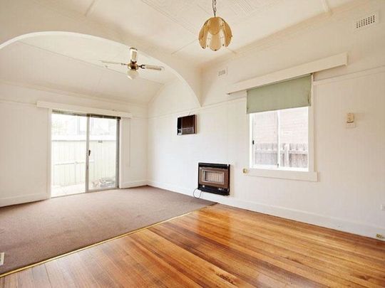 2 Bedroom Weatherboard in Great Location - Photo 1