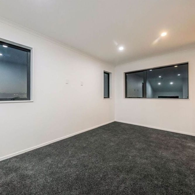 Spacious 5-Bedroom Family Home for Rent in Point England - Photo 1