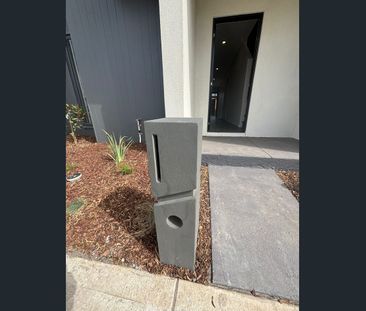 19 Selma walk, Donnybrook, Vic 3064 - Photo 1