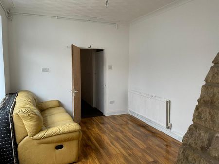 2 bedroom ground floor flat to rent - Photo 5