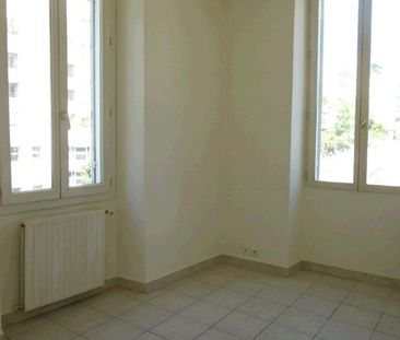 Appartement 3 pièces 58m2 MARSEILLE 6EME 738 euros - Photo 6