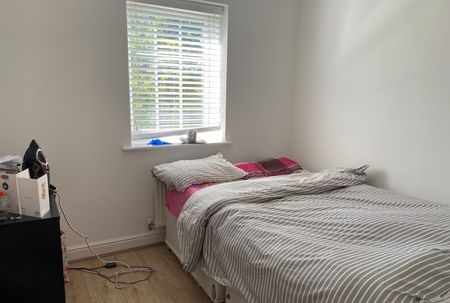 Room in a Shared House, Portland Close, L5 - Photo 5