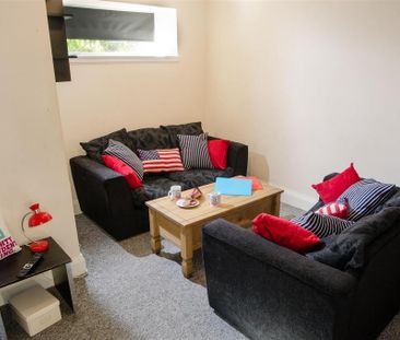 5 bedroom private hall to rent - Photo 1