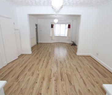 3 bedroom End Terraced to let - Photo 5