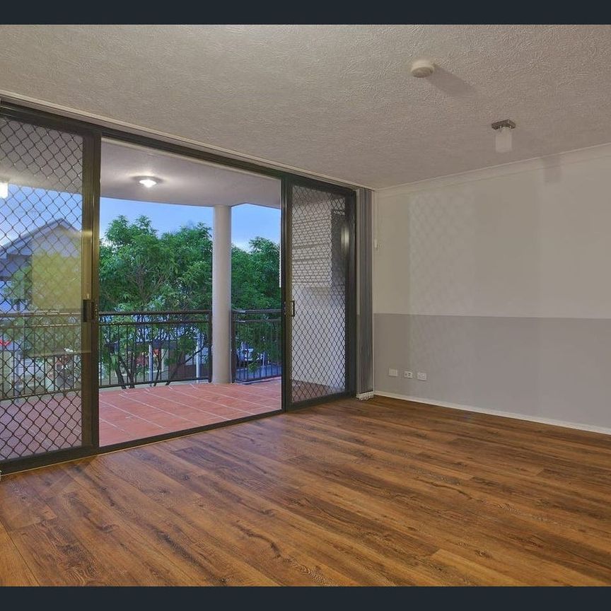 Modern Apartment in the Heart of New Farm – Lifestyle, Location & Convenience - Photo 1