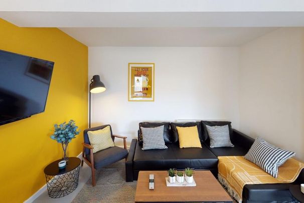 1 bedroom in a house share to rent - Photo 1