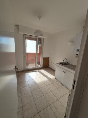 Location Appartement 3 pièces 65m² DRAGUIGNAN 83300 - Photo 2