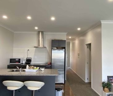 Secure, Comfortable 4-Bedroom Apartment - Photo 2
