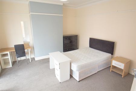 Wrangthorn Avenue, Hyde Park, LS6 1HE, Leeds - Photo 3