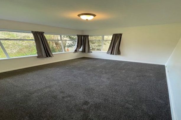 Cosy sunny upstairs 2-Bedroom Unit in Mission Bay - Photo 1