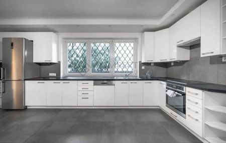 Świeżo wyremontowany z pięknym ogrodem - Zdjęcie 3