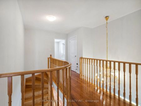 Detached Home For Lease | N9233323 - Photo 4