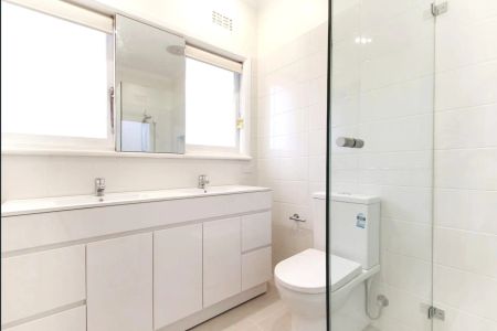 THREE BEDROOM HOME - PERFECT LOCATION! - Photo 4