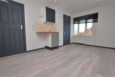 Raymond Crescent, Guildford, Surrey, GU2 - Photo 3