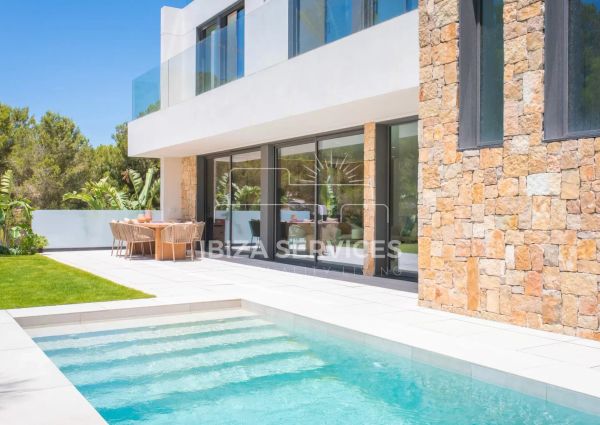 Private: Exclusive 5-Bedroom Villa for seasonal Rental in Roca Llisa