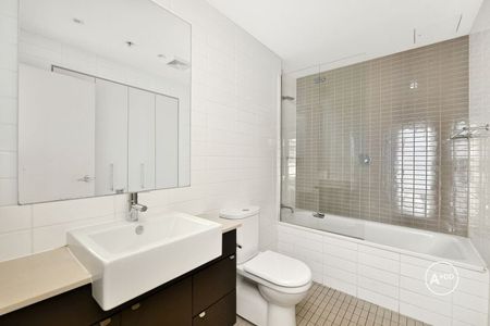 Spacious Two-Bedroom Apartment with Double Balcony Living - Photo 4